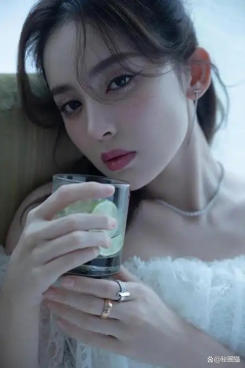 娜扎侧颜胜出秘诀:脸平女孩如何逆袭立体美人?