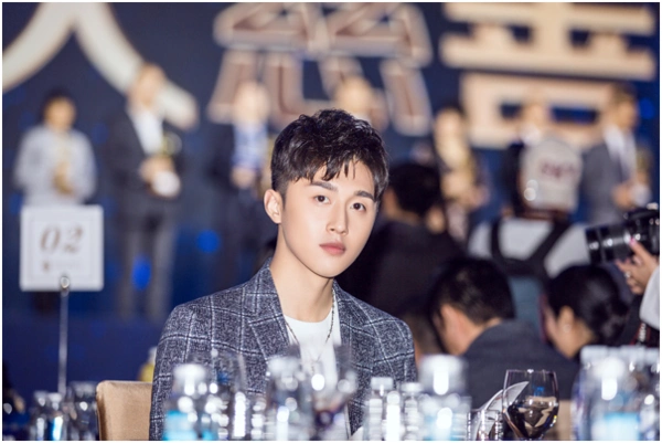 中国慈善盛典落幕 新人梁鑫阳备受关注