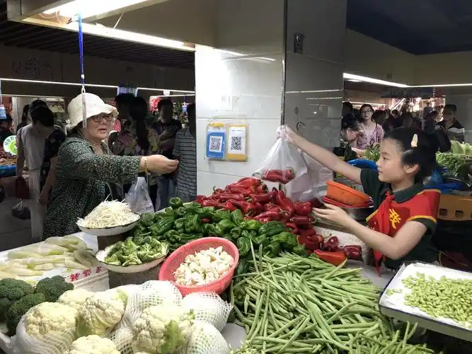 萌娃吆喝卖菜体验劳动艰辛|卖菜|菜场|毛豆_新浪新闻