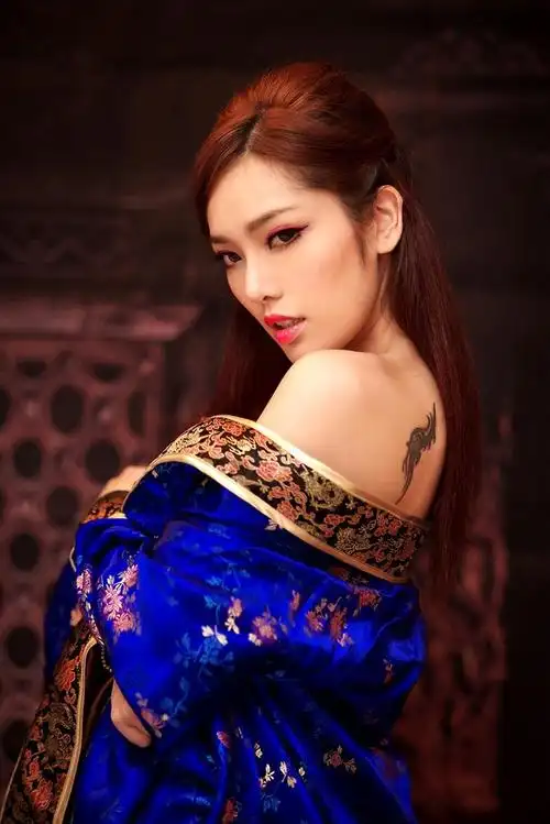 蓝色舞娘妖媚的笑性感美女红颜祸水魅惑人心写真图片