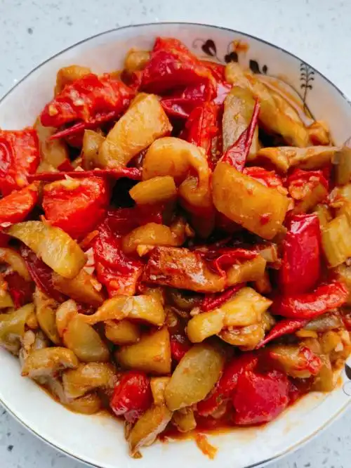 西红柿炒茄子下饭杠杠的