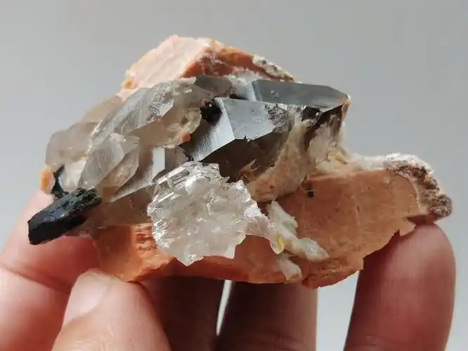 溶蚀状托帕石黄玉茶晶斜长石宝石原石原矿矿物标本晶体晶簇晶洞花,黄