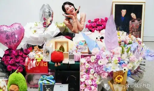 朱丹高调晒43岁生日照,老公周一围闪亮出镜!尚雯婕晒合影送祝福