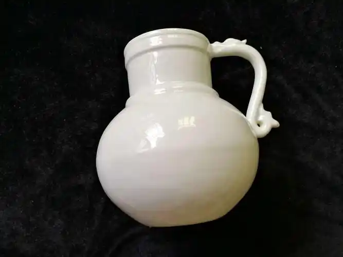 永乐年制篆书款暗刻甜白釉