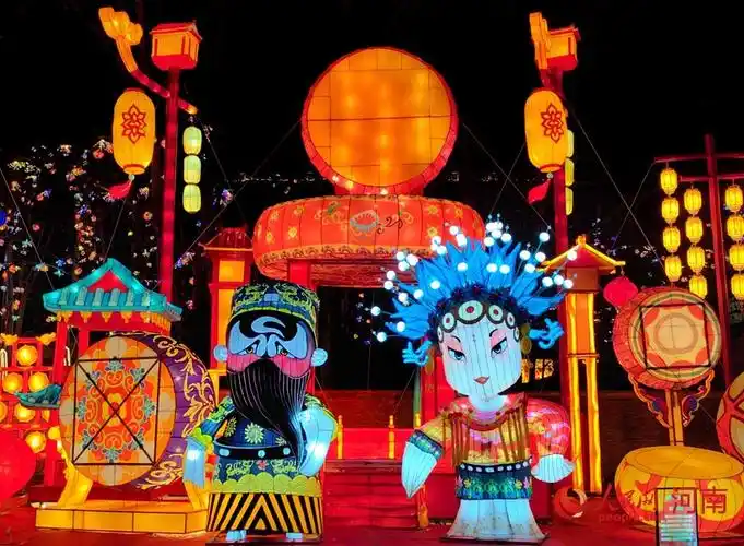河南郑州璀璨灯会迎新春
