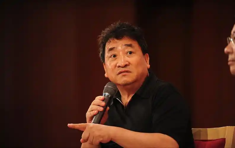 晚会上十大笑星全员出席并表演节目,就连没评上的常贵田,笑林,李国盛