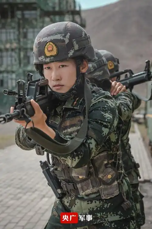 女子特战队员高燃壁纸来了