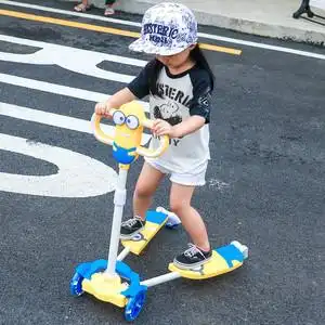 儿童蛙式滑板车剪刀车四轮2-8岁宝宝滑滑车小孩玩具童车闪光音乐