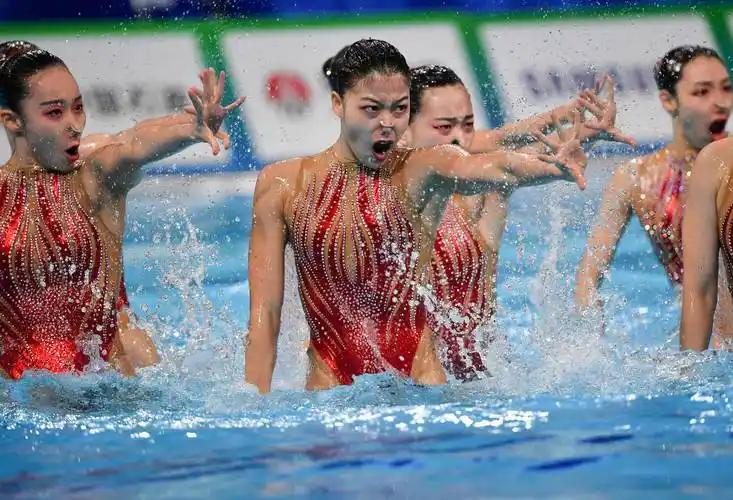 当日,在第十四届全运会花样游泳自由组合项目比赛中,北京队夺得金 ..