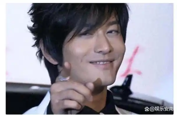 离开杨颖后的黄晓明不但从油腻变为清爽还走上了一条康庄大道