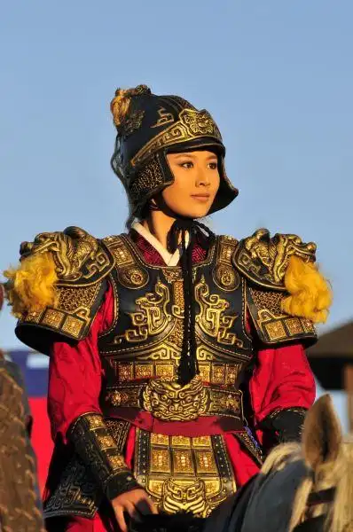 《花木兰传奇》侯梦瑶饰英气木兰男装造型曝光