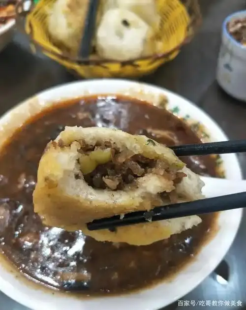 早餐一定要吃,我选择的是胡辣汤配水煎包