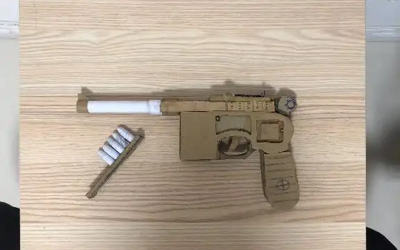 手工纸板制作毛瑟驳壳枪演示