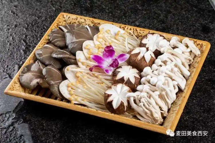 十里春风不如一顿川渝火锅!浐河边火红印象约起!