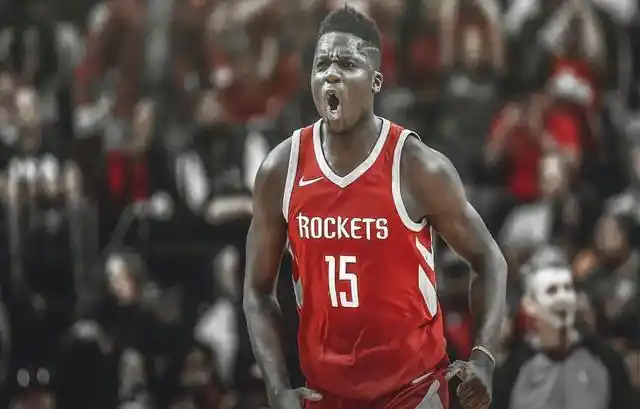 卡佩拉带给老鹰队,是更有力的防守,还是季后赛的经验