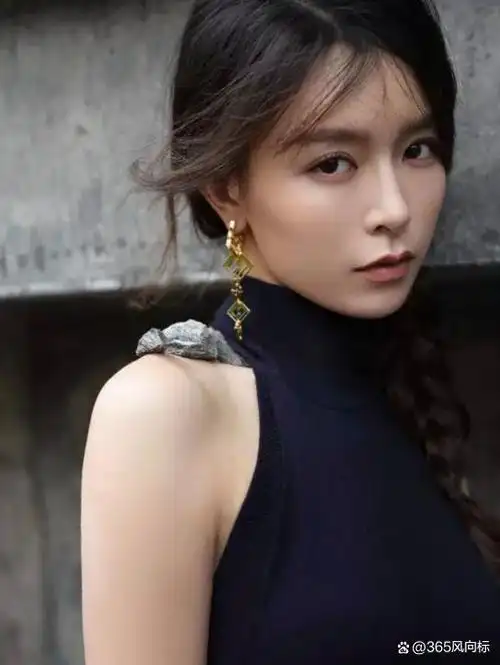 近日,文咏珊一组令人陶醉的照片被晒出,让人仿佛身临其境.