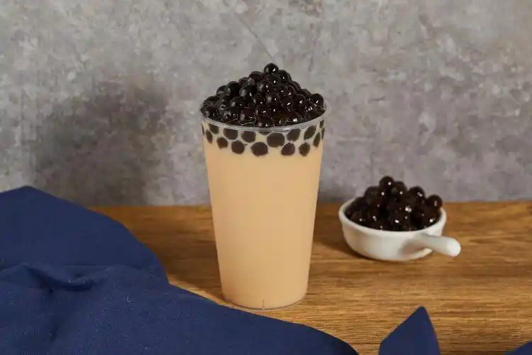 木纹桌子奶茶一杯奶茶珍珠奶茶