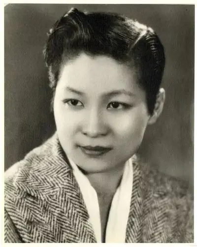 被称为「中国第一位女导演」的伍锦霞