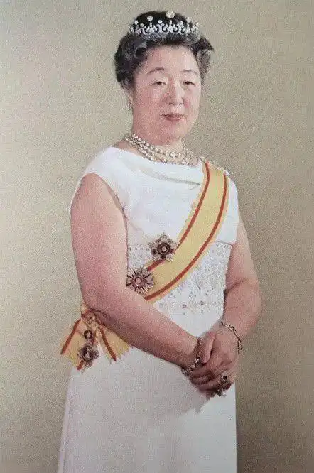 说到这里估计大家都要笑了:日本皇室的婆媳关系竟然是传染的,良子受了