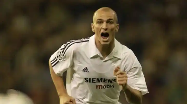 并非所有人都知道的是,坎比亚索在16岁时便被皇马签下,然后回到阿根廷