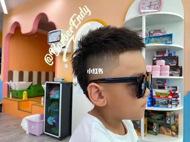 小男孩夏天短款狼尾发型