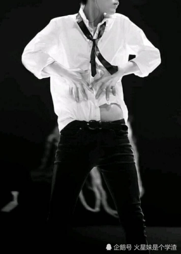 看到肖战罕见紧腿裤,镜头下拉,瞬间怀疑眼睛_腾讯新闻