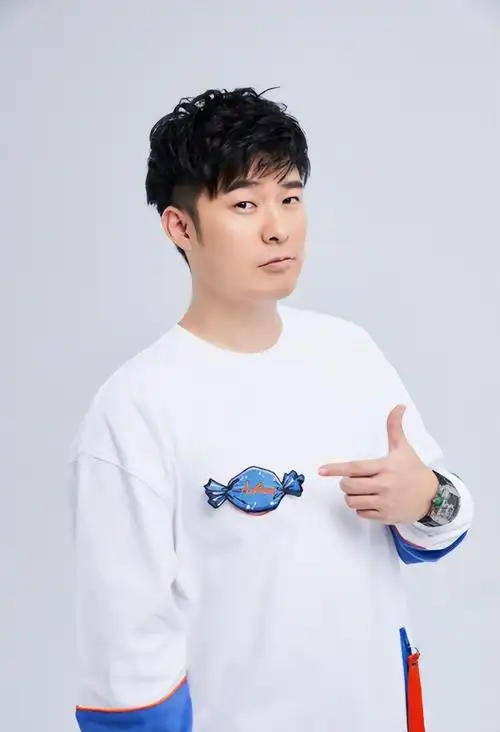 陈赫个人资料简介(陈赫:二婚娶大1岁张子萱,婚后连生二胎,如今一家四