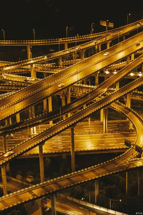 魔幻重庆打卡重庆网红的三大魔幻交通工具