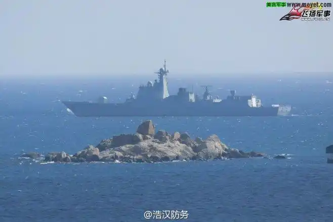 175银川舰在三亚的试航(950×634)