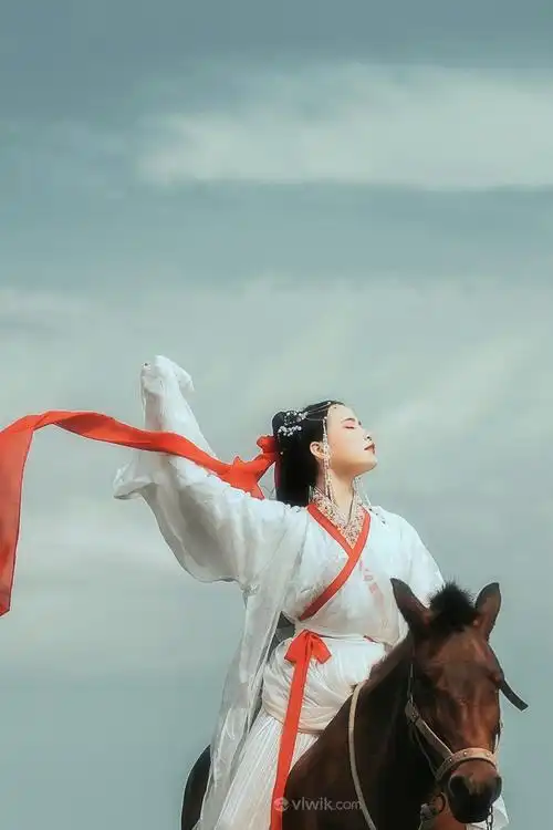 骑马的绝世容颜古装美女图片