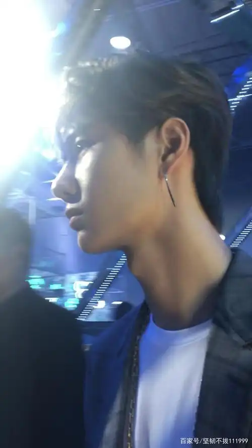 王一博张扬的喉结,魅惑的侧脸,谁有自信来挑战
