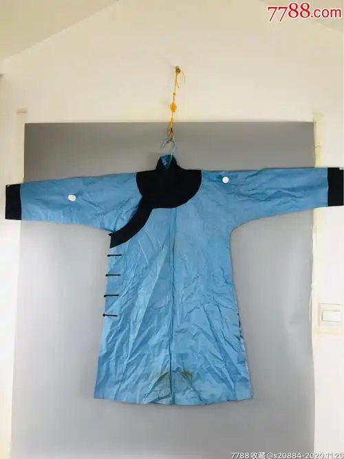 清代美女常服一件