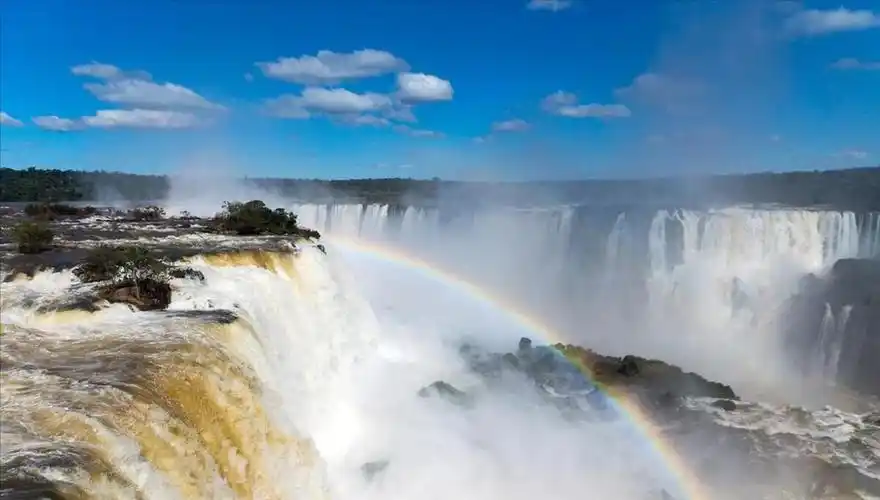 是世界上最宽的瀑布,也是全球公认最美的瀑布
