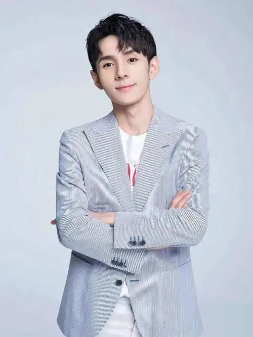 网传李佳琦参加《披哥4》,不带货转行唱跳,网友评论出奇一致