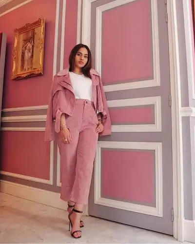 冬天想要get高贵气质,选这5种颜色就对了!_粉色