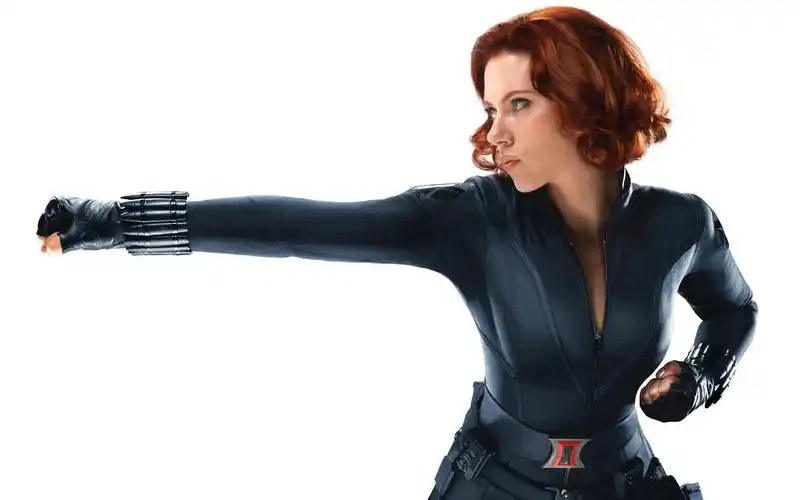 scarlett johansson as black widow in avengers