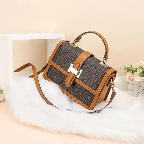 路易卡迪字母老花磁扣翻盖包宴会宴会单肩斜跨手通用款女包