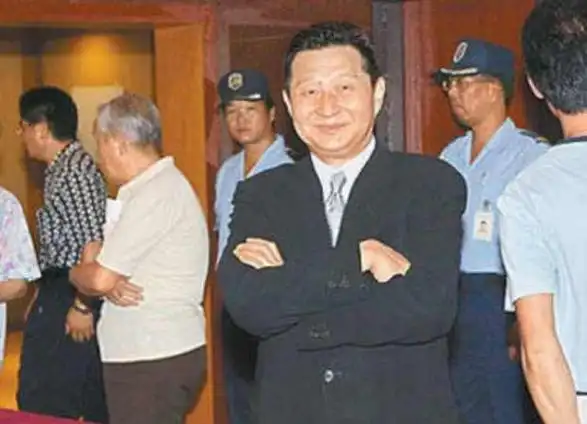 回顾三妻四妾迎娶同学之女阔佬孙道存终为自己的行为付出代价