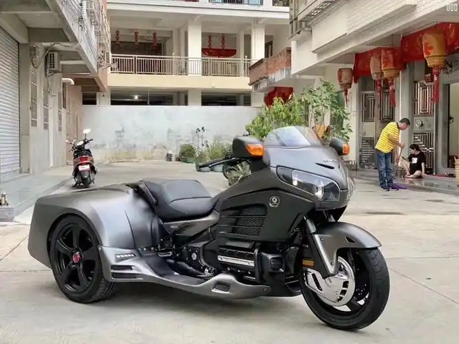 进口本田金翼正三轮1800长途摩托车