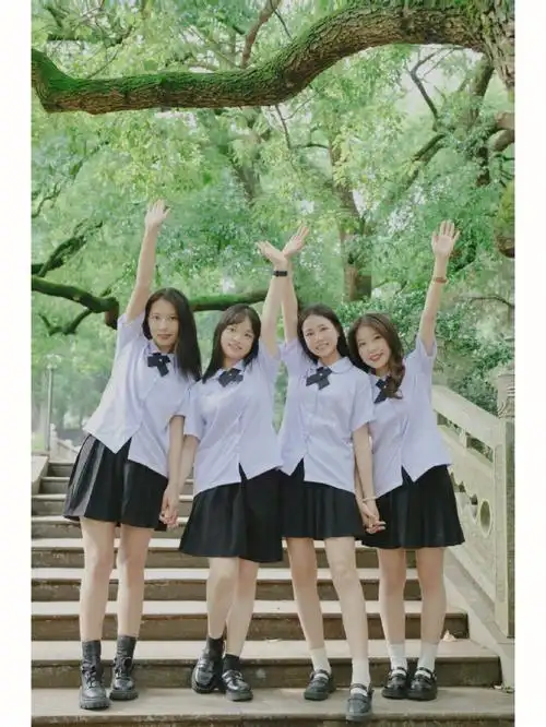 毕业快乐中南大学女生宿舍四人毕业照