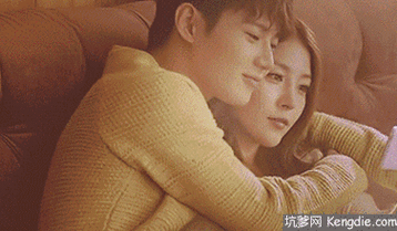 浪漫满屋拥抱亲亲亲吻gif动图