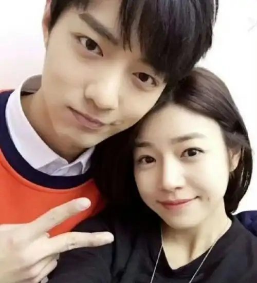 40岁陈妍深度开发1v3梁医生不可以限希给32岁肖战演妈,这让扮嫩演员还