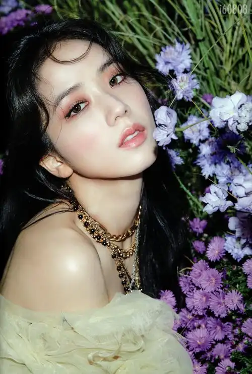 金智秀扫图 cr.logo