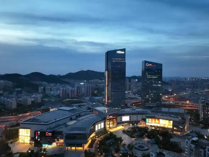 中国绿发济南领秀城贵和商业综合体荣获全国首批次首个低碳运营卓越级