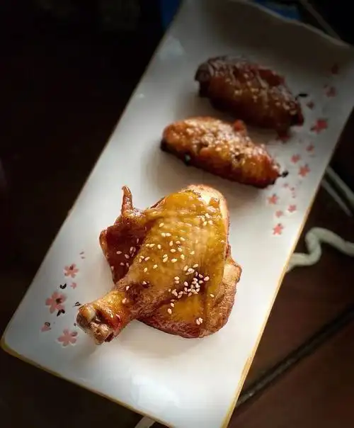 海氏美食笔记  #海氏k3空气炸烤箱鸡腿鸡翅洗干净擦干,用牙签扎扎扎