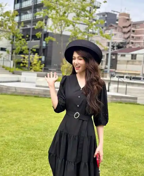 风格新尝试:陈乔恩的多彩穿搭_时尚_毛衣_整体