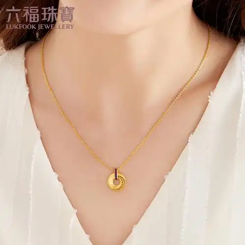 2021年8月26日的市场价格,黄金一克在400420元一般来说女士佩戴金项链