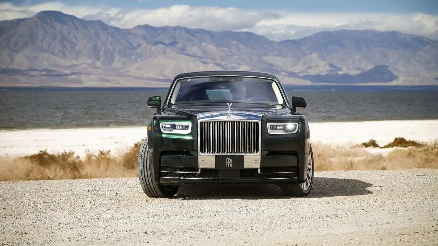 全新第八代劳斯莱斯幻影,陆地行宫,尽显极致奢华!