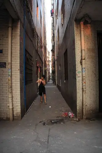 看24-105l的广角端桶形畸变之明显程度