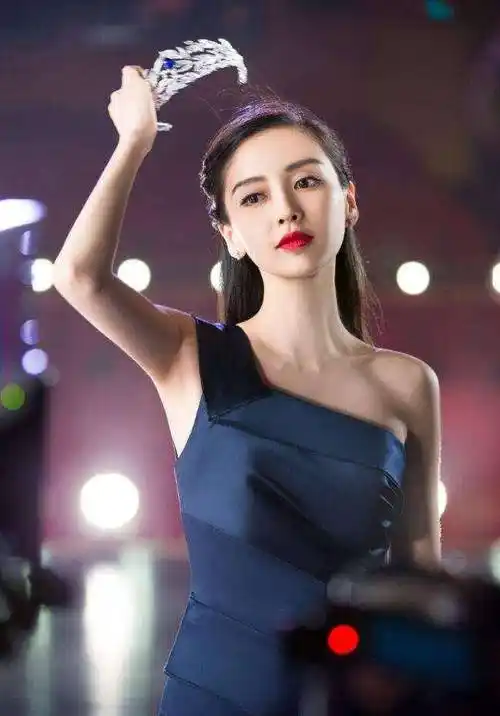 杨颖嫩模时期照片,金发碧眼酷似混血儿,简直堪称颜值巅峰期_感觉_人生